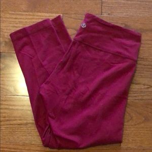 Lululemon Wonder Under burgundy crops 6